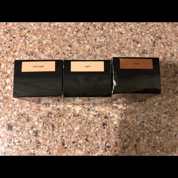 New Victoria’s Secret Tinted Moisturizer 3 Shades - Picture 2 of 3